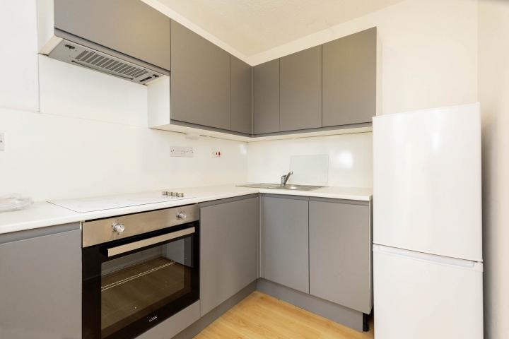 Modern Apartment Egerton Gardens, Hendon